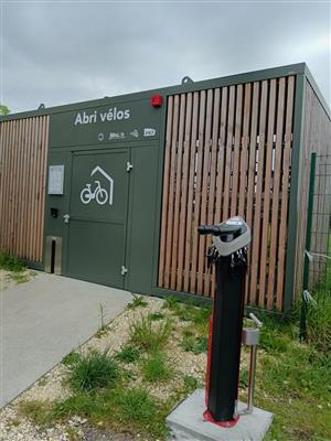 VÉLO BOX parking et réparation pour les vélos gare de Gien