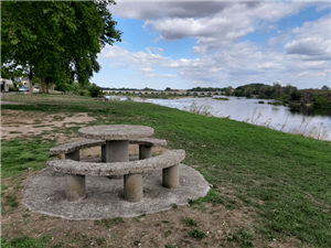 Aire de pique-nique à Beaugency (promenade de Barchelin)