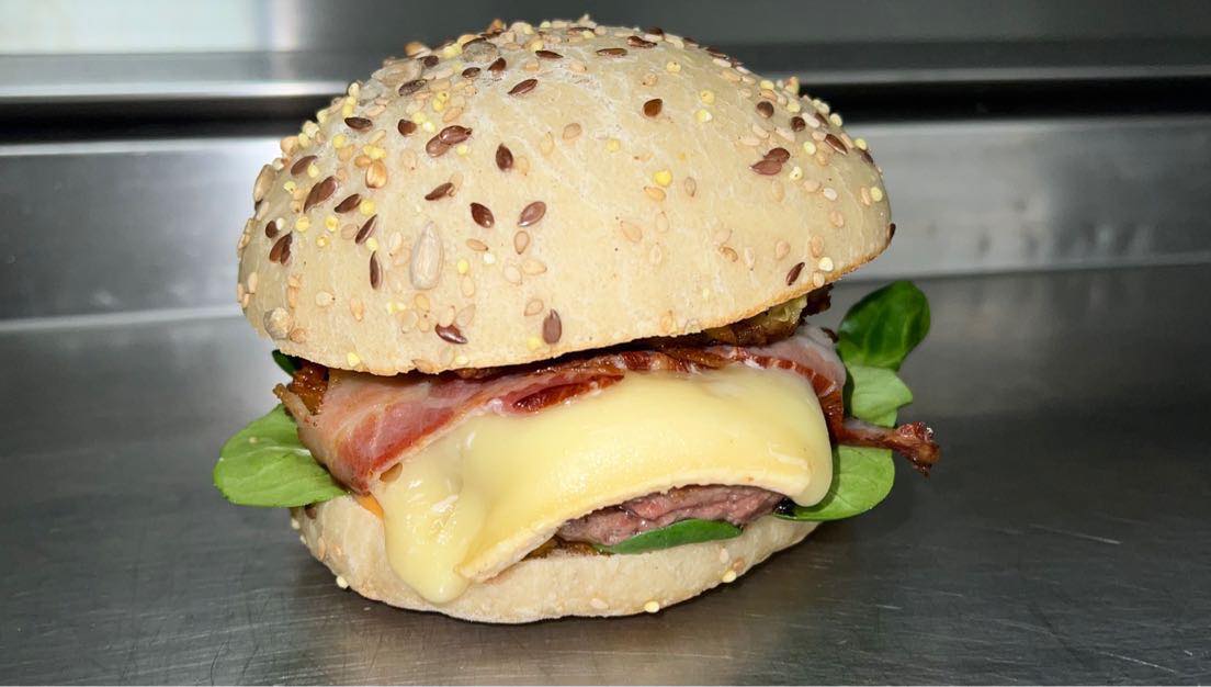 298338112_5710884645597930_2471816635831545552_n - Crédit photo : Dely's Burger