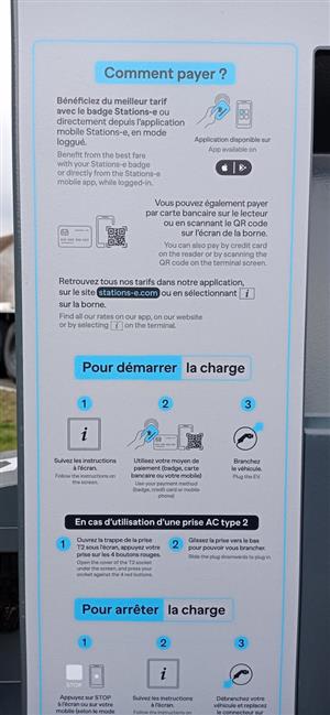 Borne de charge électrique pour véhicule Cinéma le Grand Club