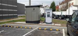 Borne de charge électrique pour véhicule Cinéma le Grand Club