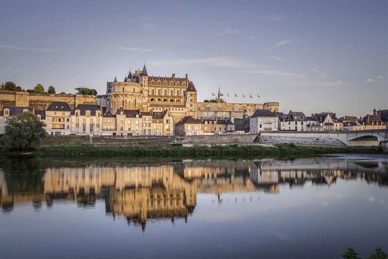 La Loire et le château royal d'Amboise
