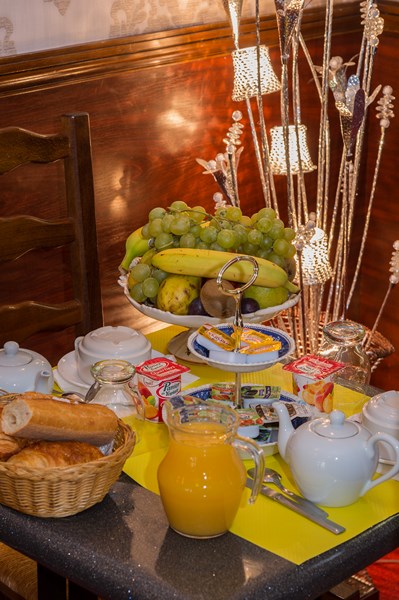 Hôtel Henri IV petit déjeuner - Crédit photo : (c) Hôtel Henri IV