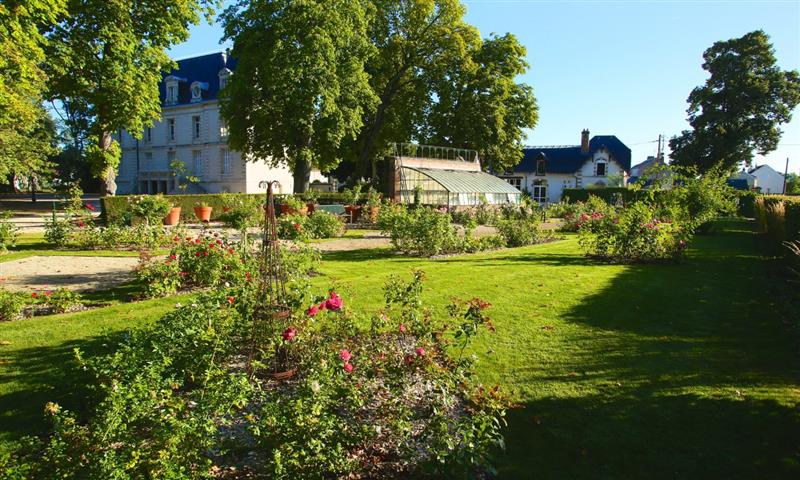 Roseraie du chateau saint-jean-le-blanc Adrt45--1280x768