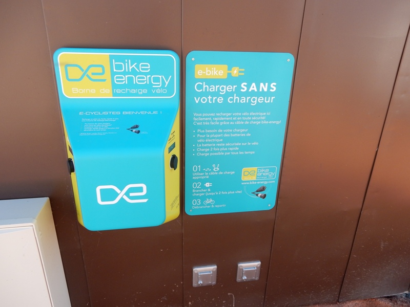 Milwaukee - Chargeur et adaptateur compact M12™ pour batterie Li-Ion M12 TC