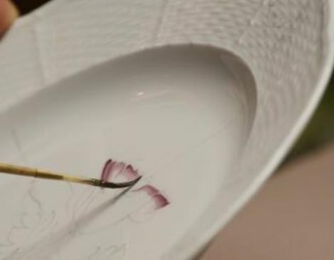 Peinture sur vaisselle en porcelaine et objets déco de seconde main_1