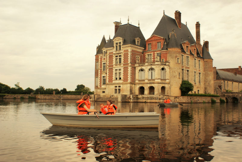 Balade en barque au château de la Bussière